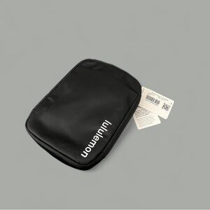 NEW Lululemon Easy Access Crossbody Bag nwt black
